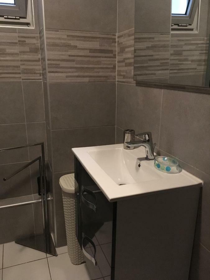Charmant Studio Saint-Gilles-les Bains Bagian luar foto